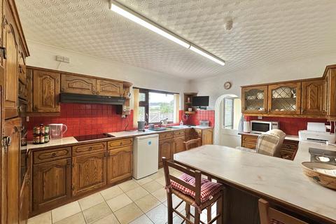 4 bedroom detached bungalow for sale, Llanwarne, Hereford, HR2