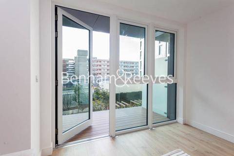 2 bedroom apartment to rent, Sovereign Court, Hammersmith W6