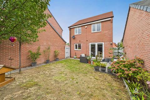 3 bedroom detached house for sale, Mewis Close, Burton-On-Trent DE14
