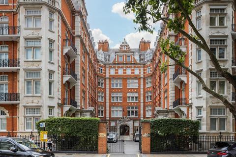 Queens Gate, London, SW7