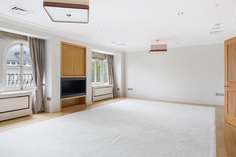4 bedroom flat for sale, Queens Gate, London, SW7