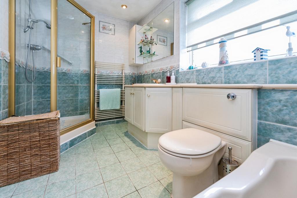 Pbox-bathroom-332060.jpg