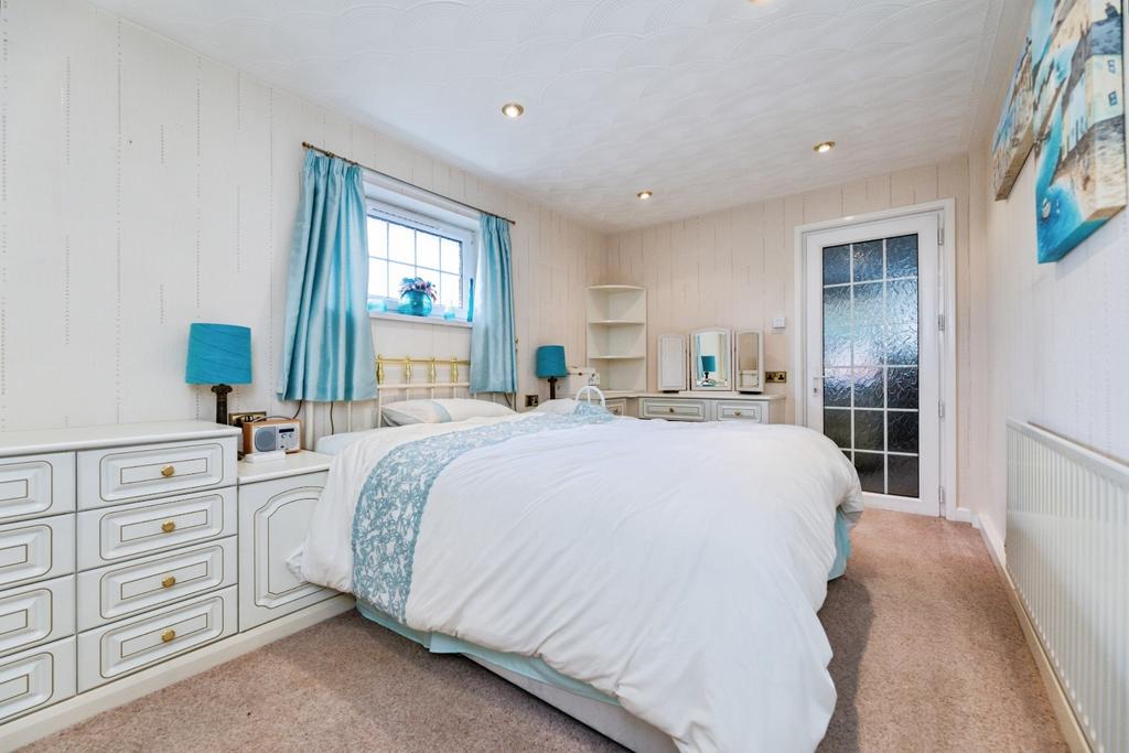 Pbox-bedroom-332060.jpg