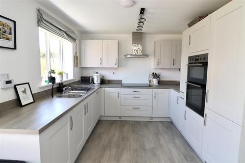 4 bedroom detached house for sale, Hird Avenue, Market Weighton