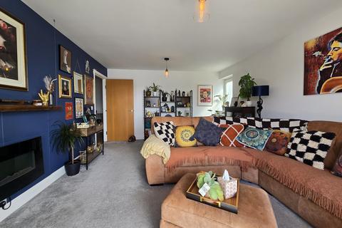 2 bedroom flat for sale, Mimosa, Glanfa Dafydd, Barry