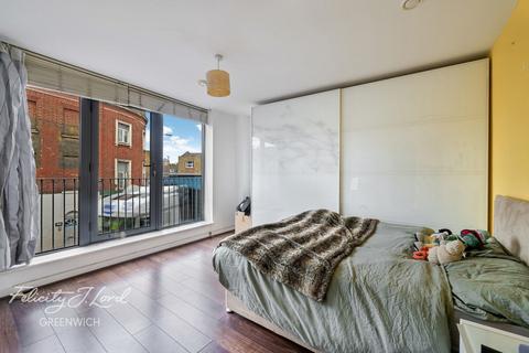 3 bedroom apartment to rent, Lewisham Road, LONDON