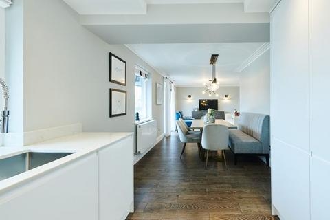 2 bedroom apartment to rent, Fulham Road, London SW3