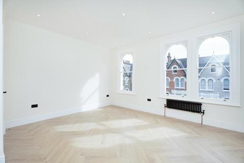 3 bedroom flat for sale, Embleton Road, Ladywell, London, SE13