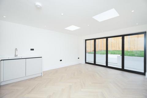 3 bedroom flat for sale, Embleton Road, Ladywell, London, SE13
