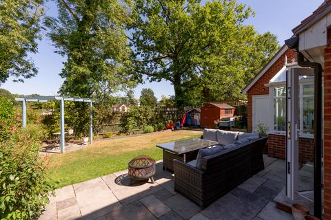 Thomas Waters Way, Horley, Surrey, RH6
