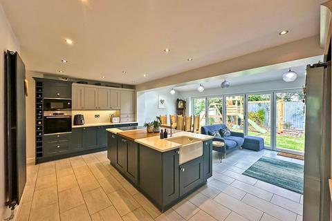 10 Griffiths Drive, Wombourne, Wolverhampton, WV5 0JW