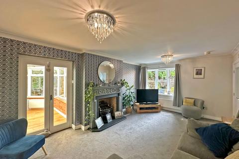 10 Griffiths Drive, Wombourne, Wolverhampton, WV5 0JW