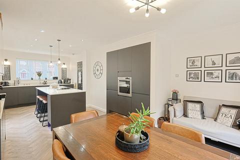 30 Buckingham Road, Hockley, SS5 4UE