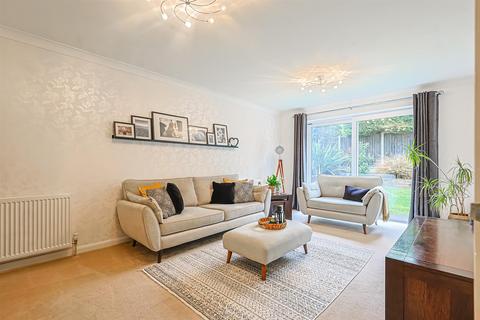 30 Buckingham Road, Hockley, SS5 4UE