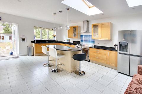 17 Wickham Avenue, Croydon, CR0 8TZ