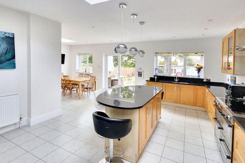 17 Wickham Avenue, Croydon, CR0 8TZ