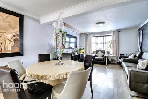 3 bedroom terraced house for sale, Upminster RM14