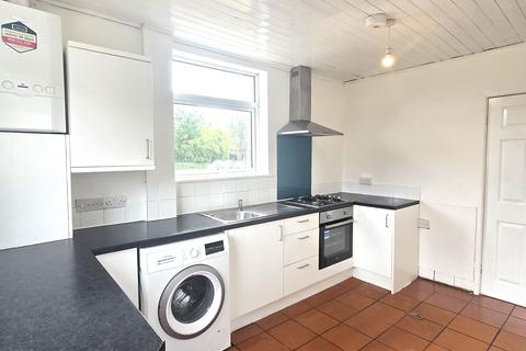 3 bedroom semi-detached house to rent, Nottingham NG8