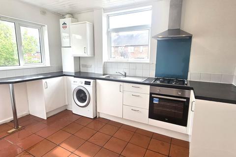 3 bedroom semi-detached house to rent, Nottingham NG8