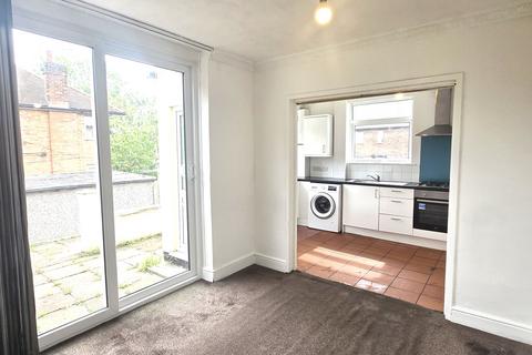 3 bedroom semi-detached house to rent, Nottingham NG8