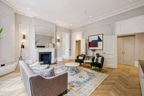 2 bedroom flat to rent, Gloucester Road, South Kensington, London, SW7