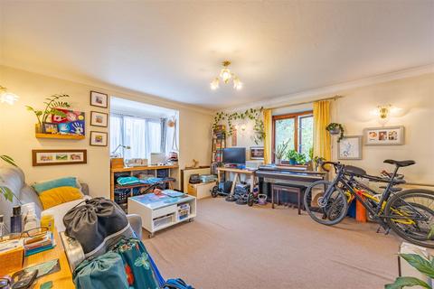 2 bedroom flat for sale, WESTLEIGH AVENUE, Leigh-On-Sea