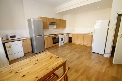 BILLS INCLUDED - Bainbrigge Road, Headingley, Leeds, LS6