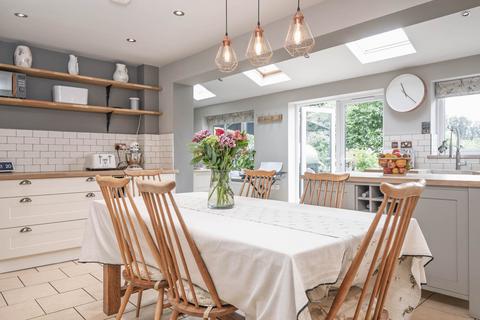 4 bedroom detached house for sale, Church End, Great Rollright