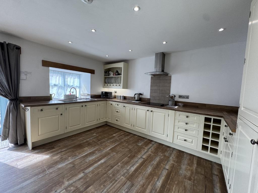 Kitchen/Dining Area/Living Space