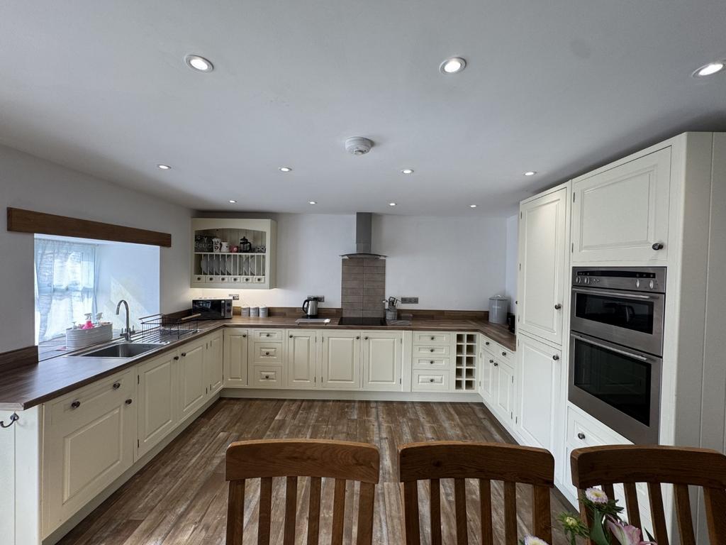 Kitchen/Dining Area/Living Space