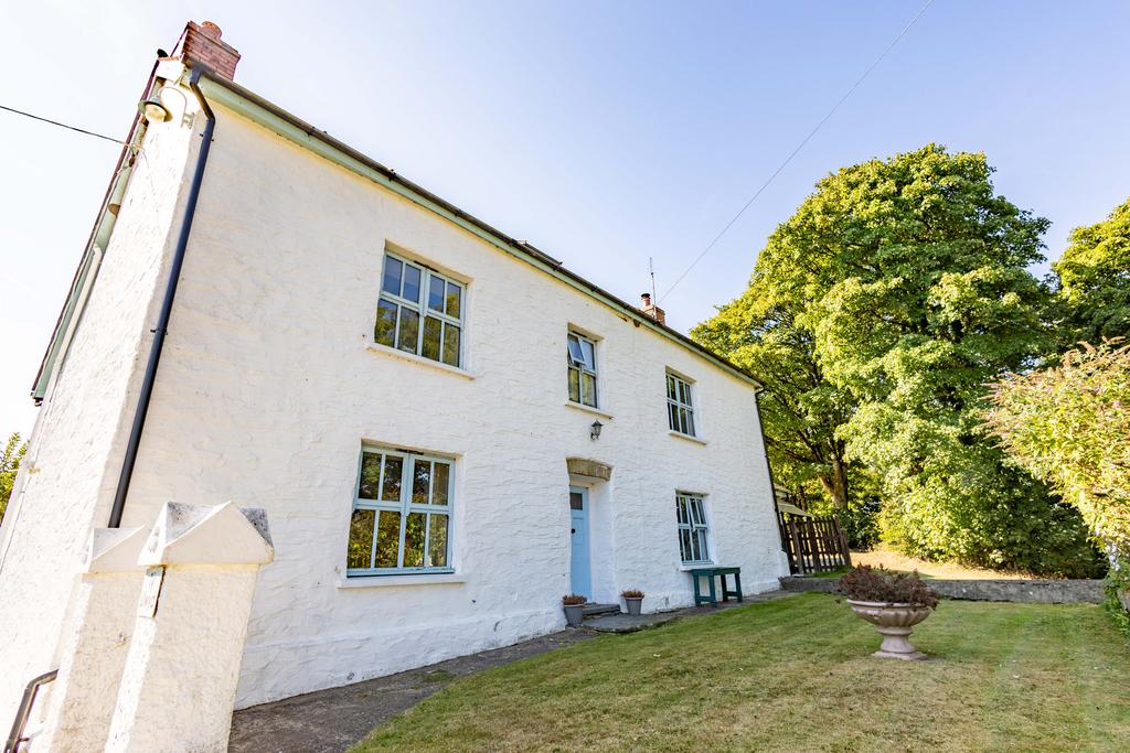 Ty llwyd farmhouse