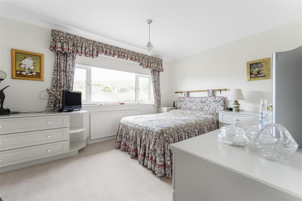 1.7 - bed 1.jpg