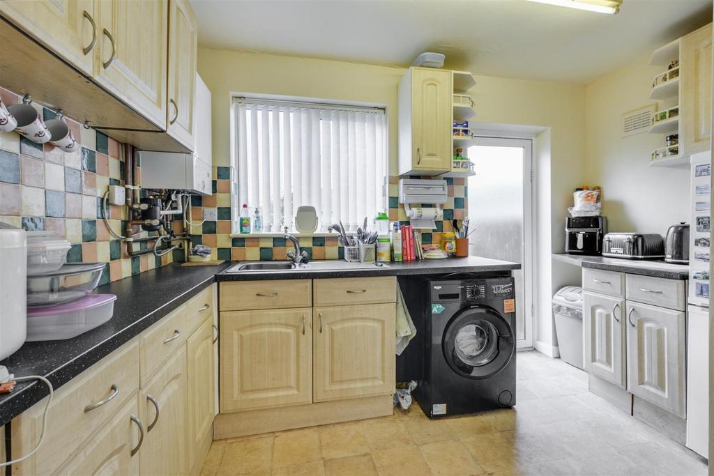 Kitchen 2.jpeg