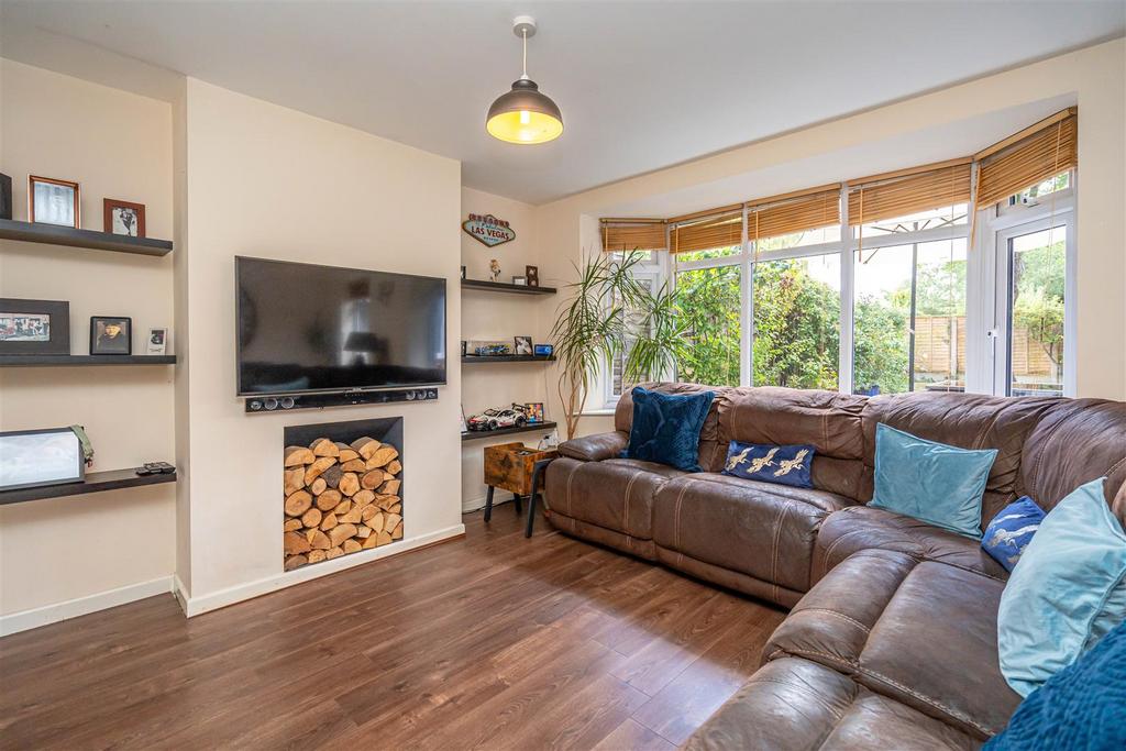 6 Palmers Way (4).jpg