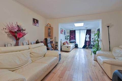 2 bedroom semi-detached house for sale, Furze Close, Bushey, South Oxhey, WD19