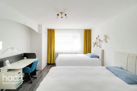 2 bedroom apartment for sale, Windsor Court, London