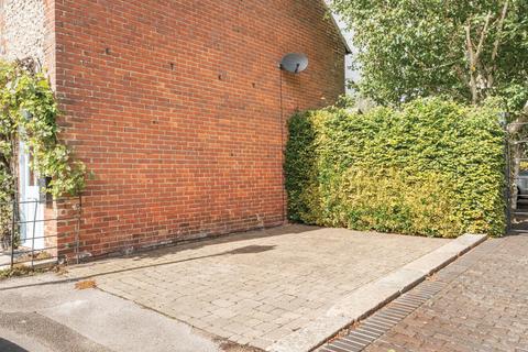 27 Hyde Close, Winchester, SO23 7DT