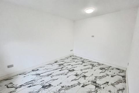 3 bedroom apartment to rent, Marsland Road, Greater Manchester M33