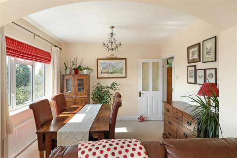 undefined, Oakridge Lynch, Stroud
