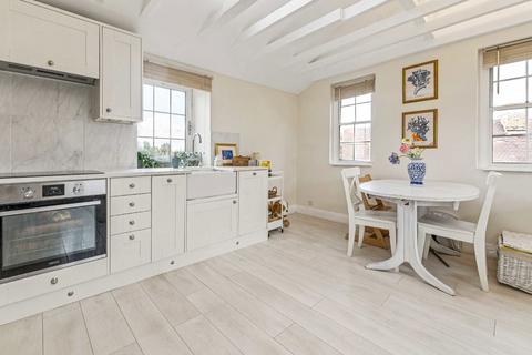 2 Burlington Lane, London, W4 2QE