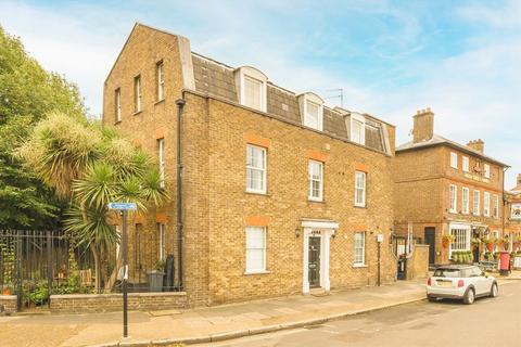 2 Burlington Lane, London, W4 2QE