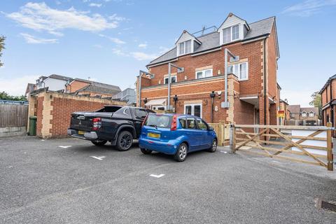 undefined, Wellesley Villas,  Crowthorne,  RG45