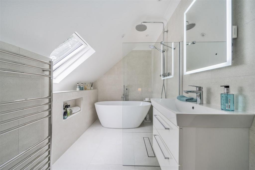 Rear En-suite.jpg