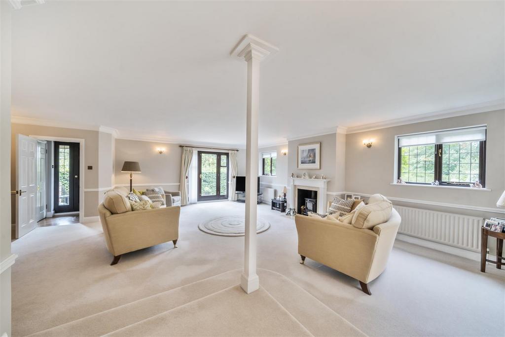 Living Room 1.jpg