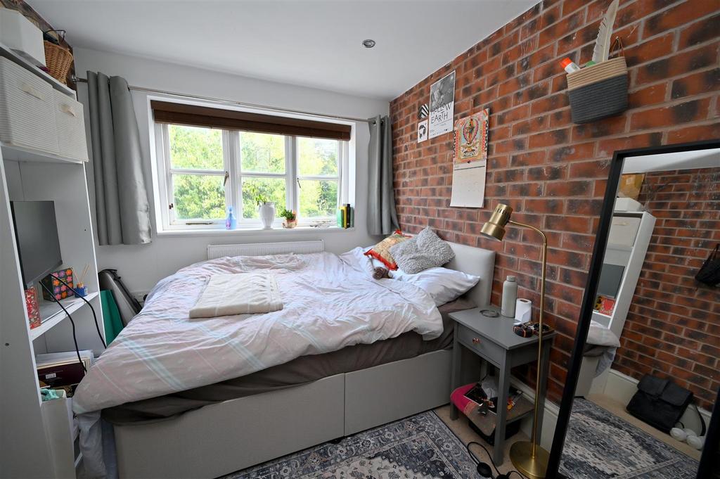 Bed 4.JPG
