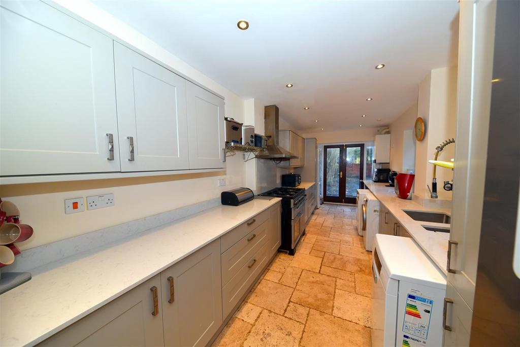 Kitchen 1.JPG