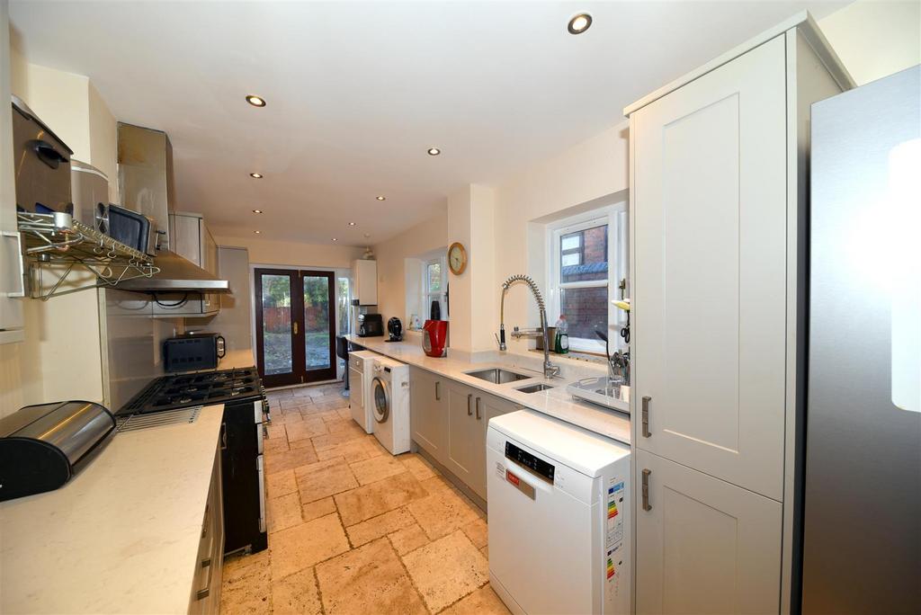 Kitchen 2.JPG