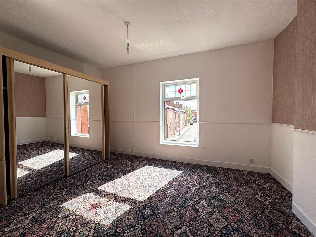 Bedroom 1.jpg