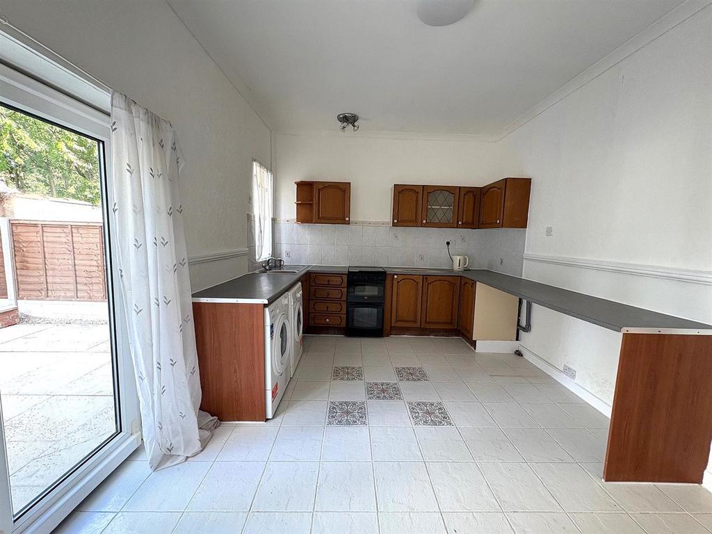 Kitchen 2.jpg
