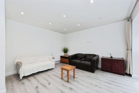 2 bedroom flat for sale, Lampton Road, Hounslow TW3